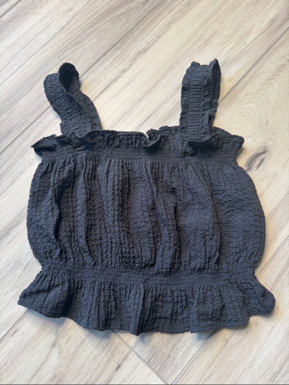 Elastic trim top
